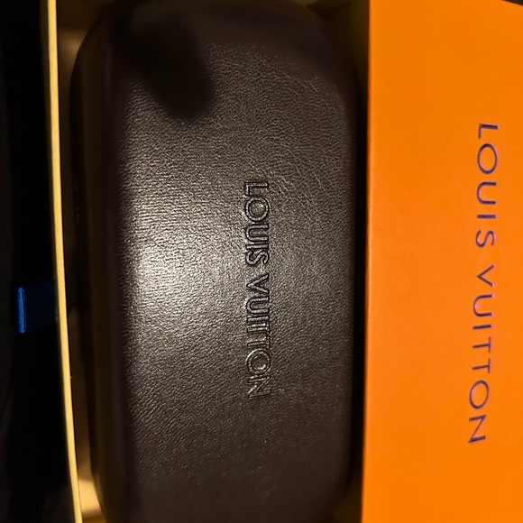 Louis vutton sunglasses - Picture 2 of 3